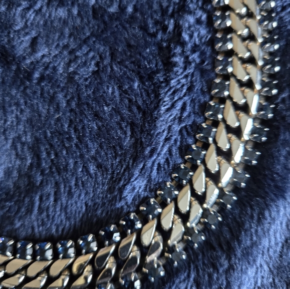 Choker style necklace, blue crystals with silver metal snakestyle - Picture 5 of 6